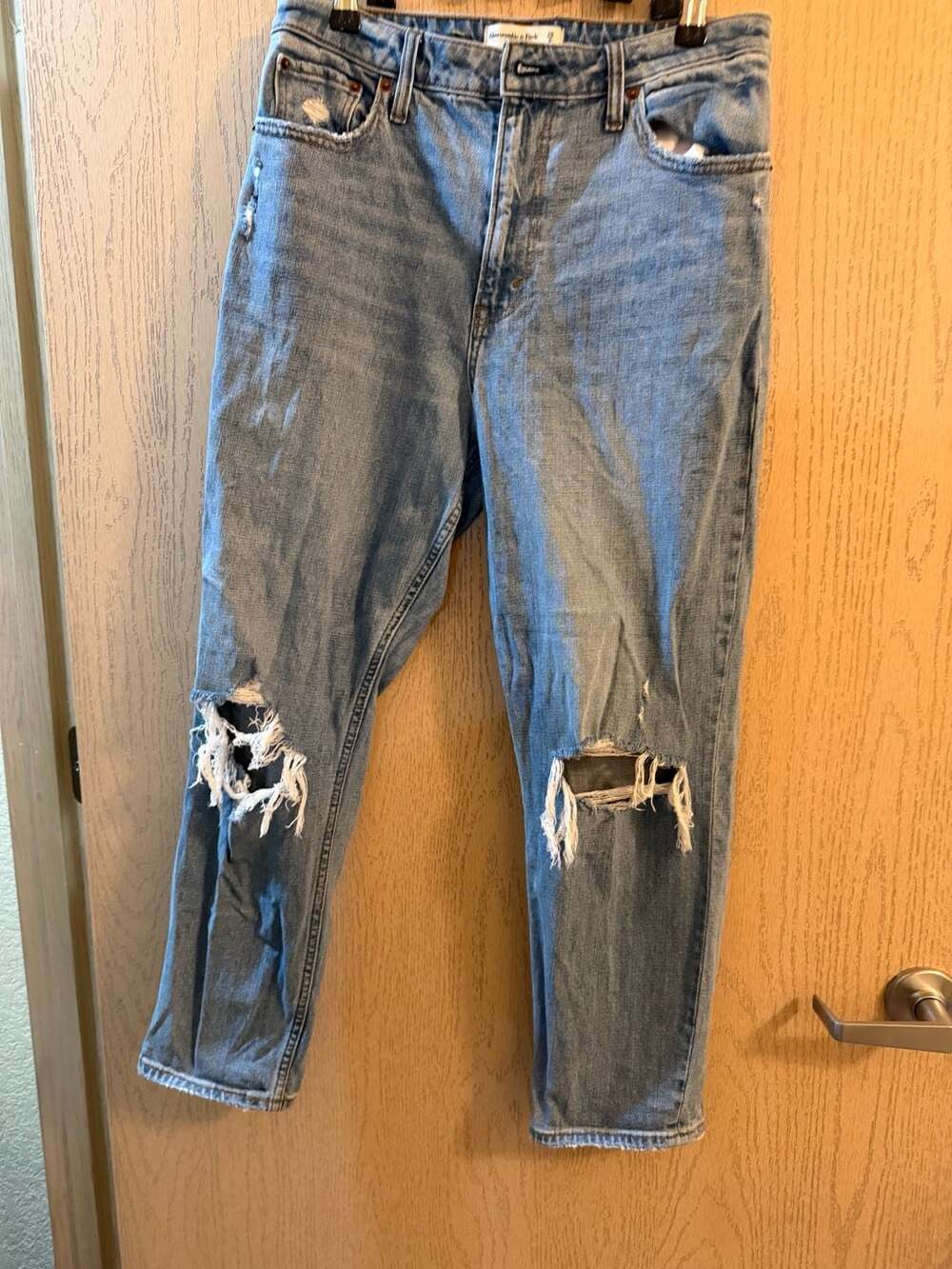 Abercrombie & Fitch The Mom High Rise Jeans